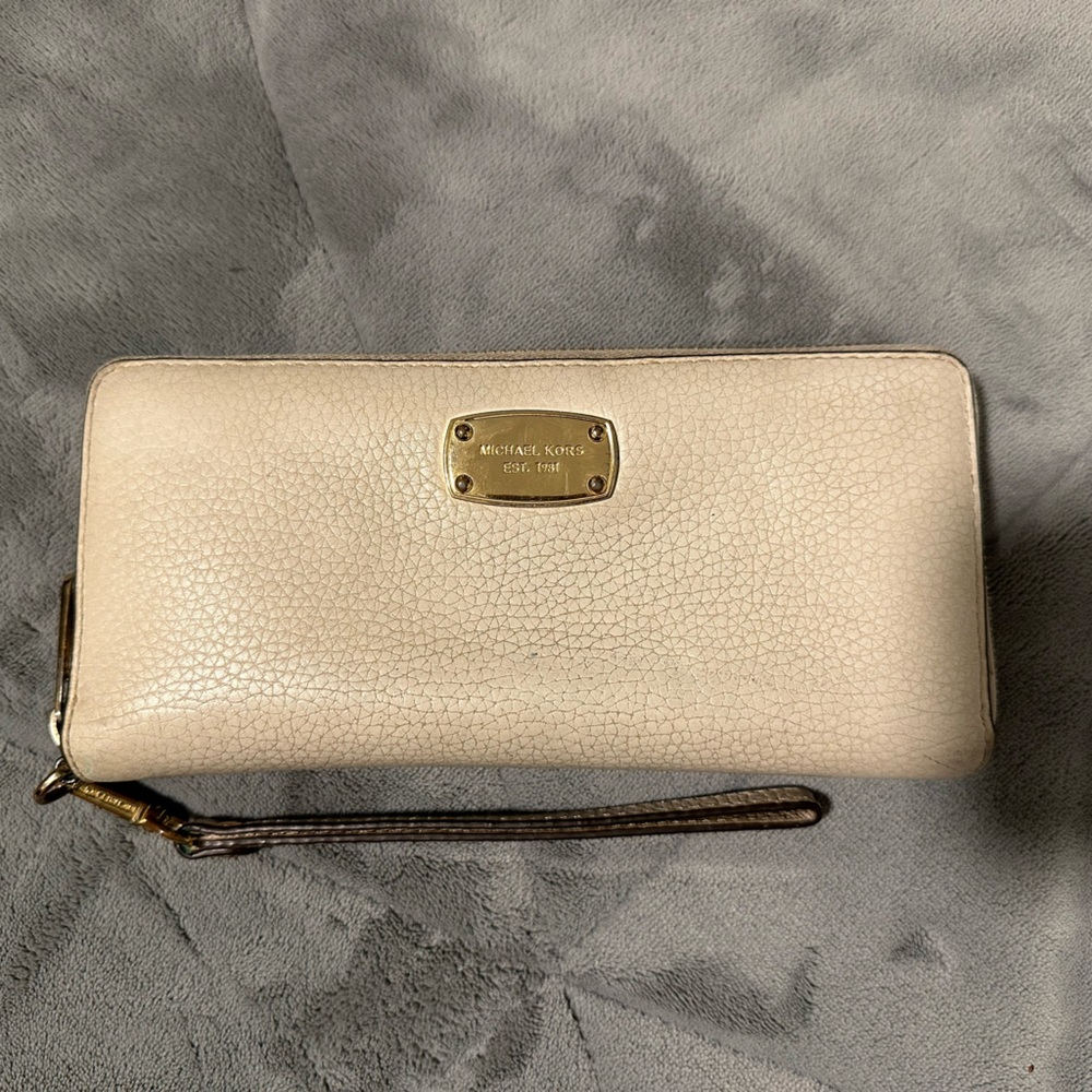 Micheal Kors Gold-Hardware Continental Multifunction Wallet